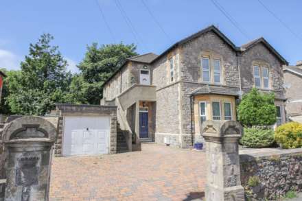 **Hill Road**Beautifully Presented**Two Bedrooms**Close to Town**Garage Parking**, Image 1