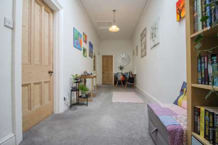 **Hill Road**Beautifully Presented**Two Bedrooms**Close to Town**Garage Parking**, Image 4