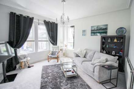 **Hill Road**Beautifully Presented**Two Bedrooms**Close to Town**Garage Parking**, Image 7