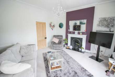 **Hill Road**Beautifully Presented**Two Bedrooms**Close to Town**Garage Parking**, Image 8