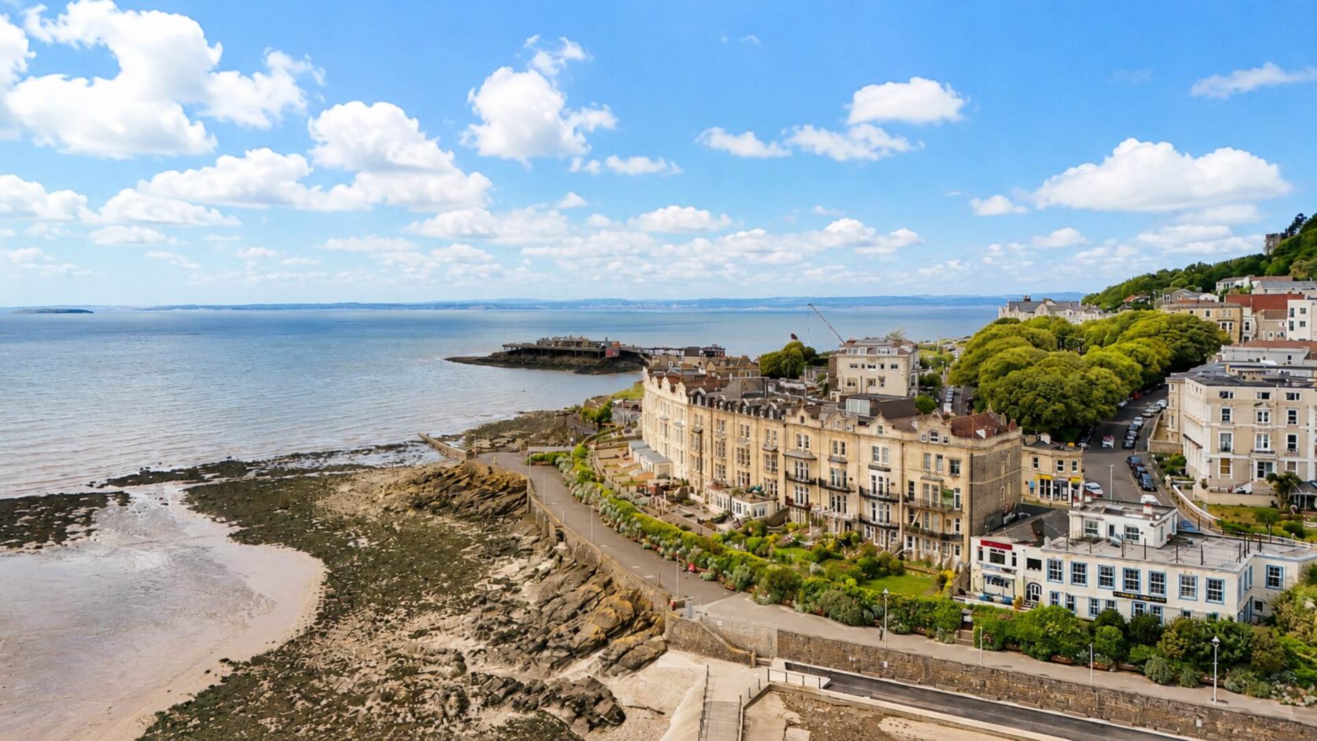 **Sea Front Location**Period Ground Floor Flat**Balcony with Amazing Coastal Views**, Image 2