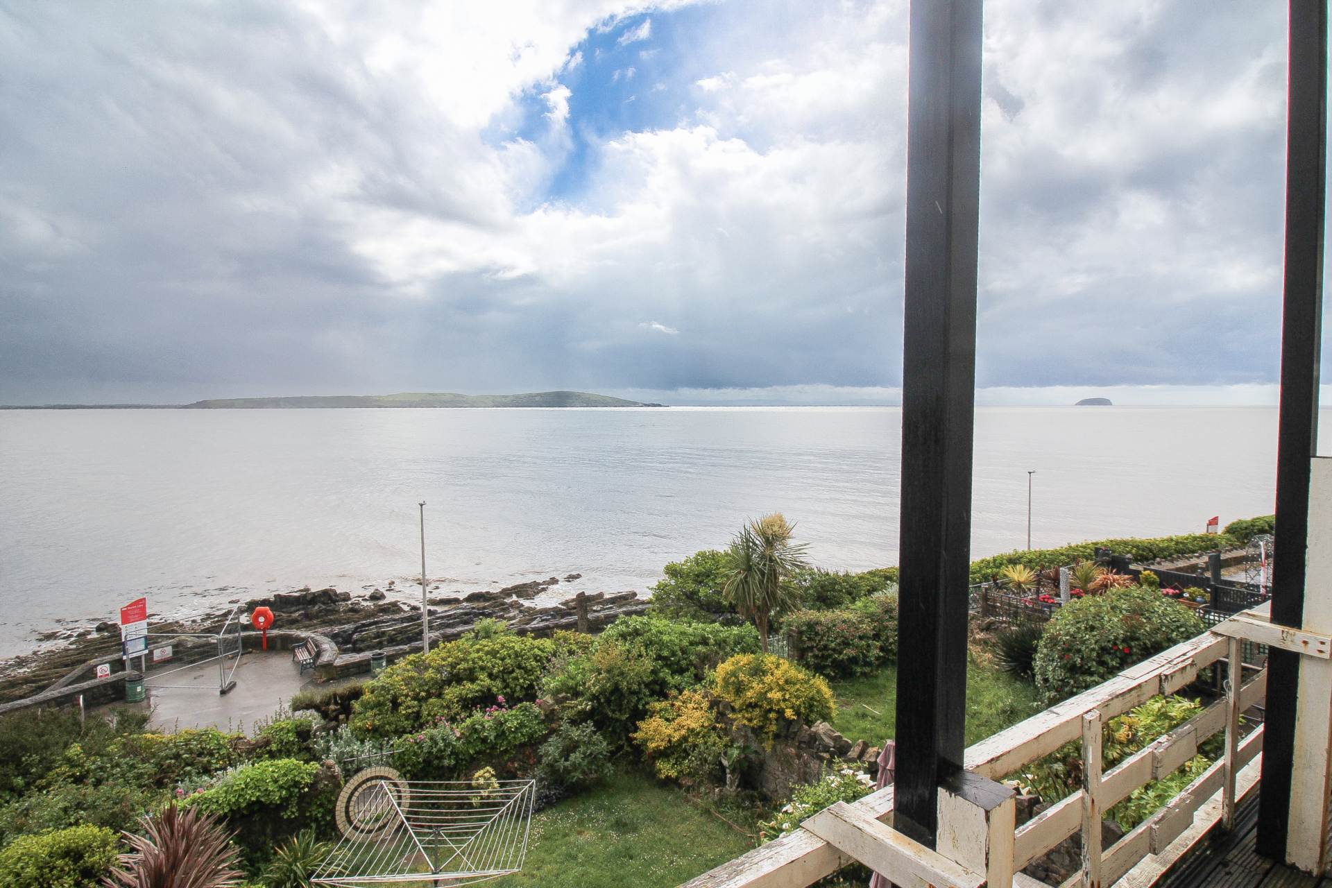 **Sea Front Location**Period Ground Floor Flat**Balcony with Amazing Coastal Views**, Image 5