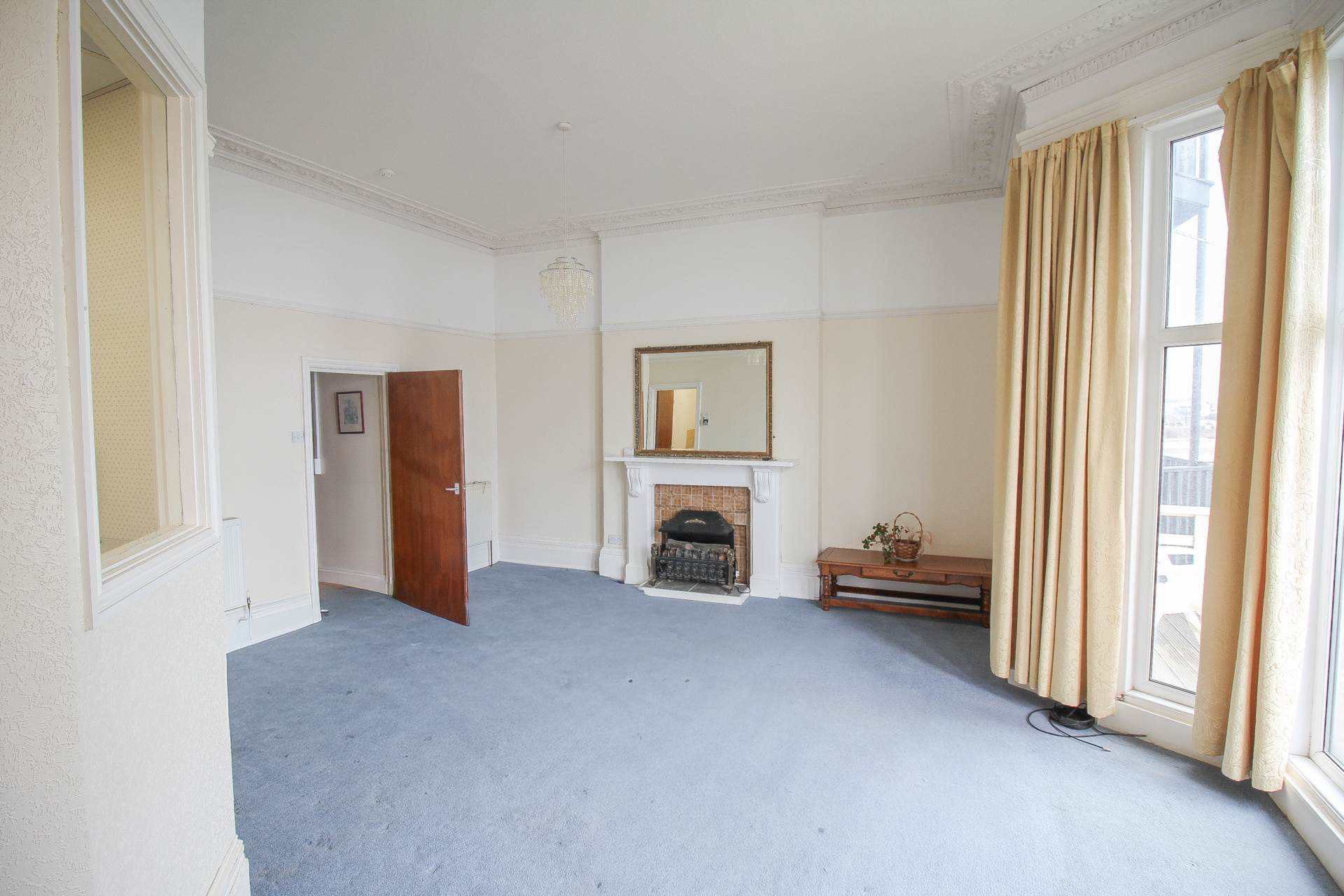 **Sea Front Location**Period Ground Floor Flat**Balcony with Amazing Coastal Views**, Image 6