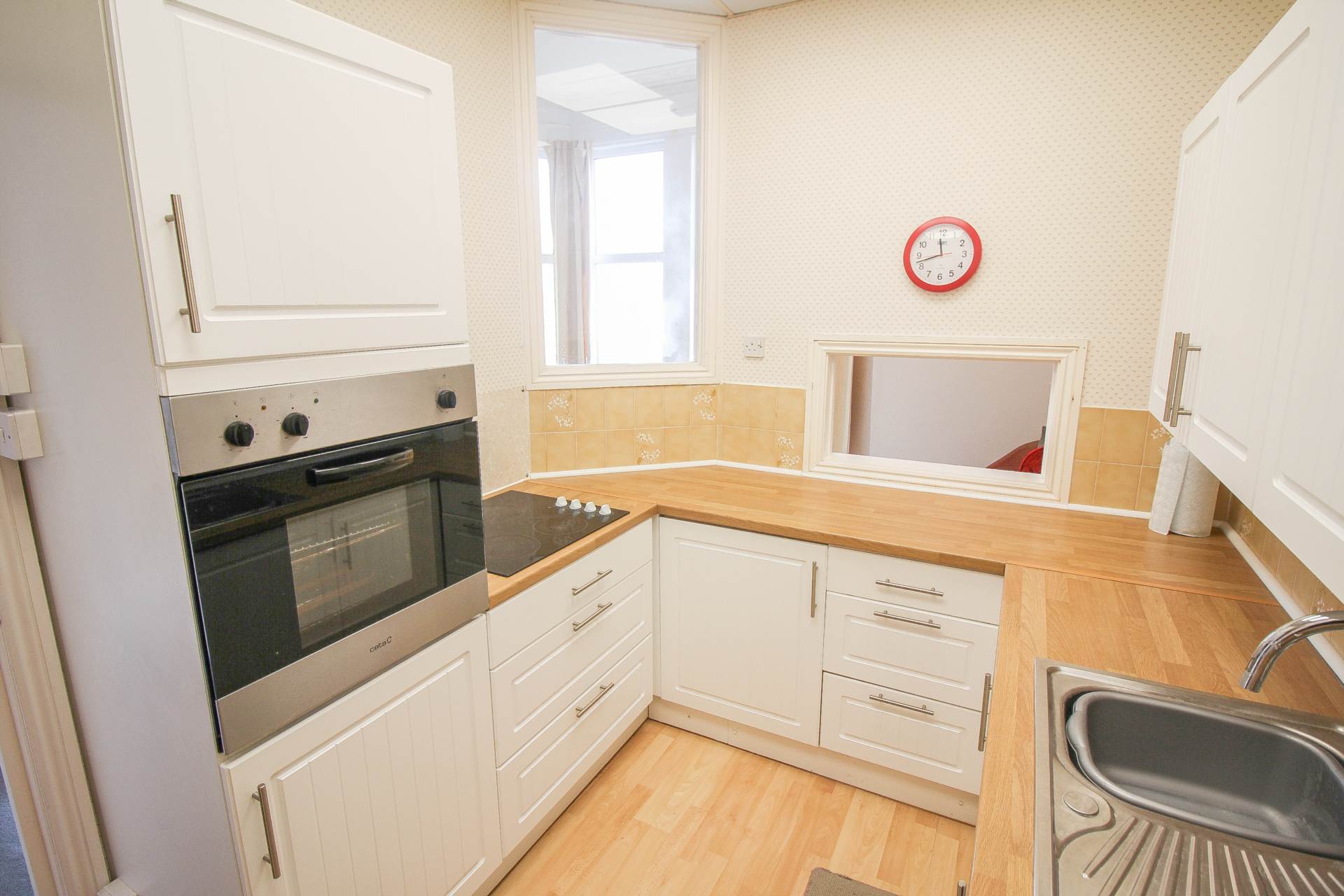 **Sea Front Location**Period Ground Floor Flat**Balcony with Amazing Coastal Views**, Image 9