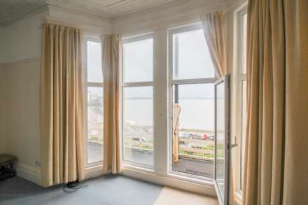 **Sea Front Location**Period Ground Floor Flat**Balcony with Amazing Coastal Views**, Image 4