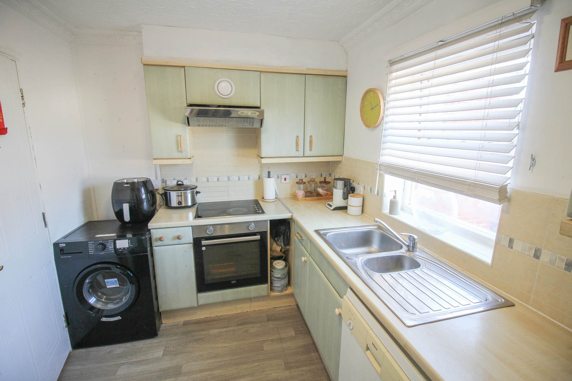 Locking Castle**Two Double Bedrooms**Garage & Parking**Excellent M5 Access**Communal Gardens**, Image 5
