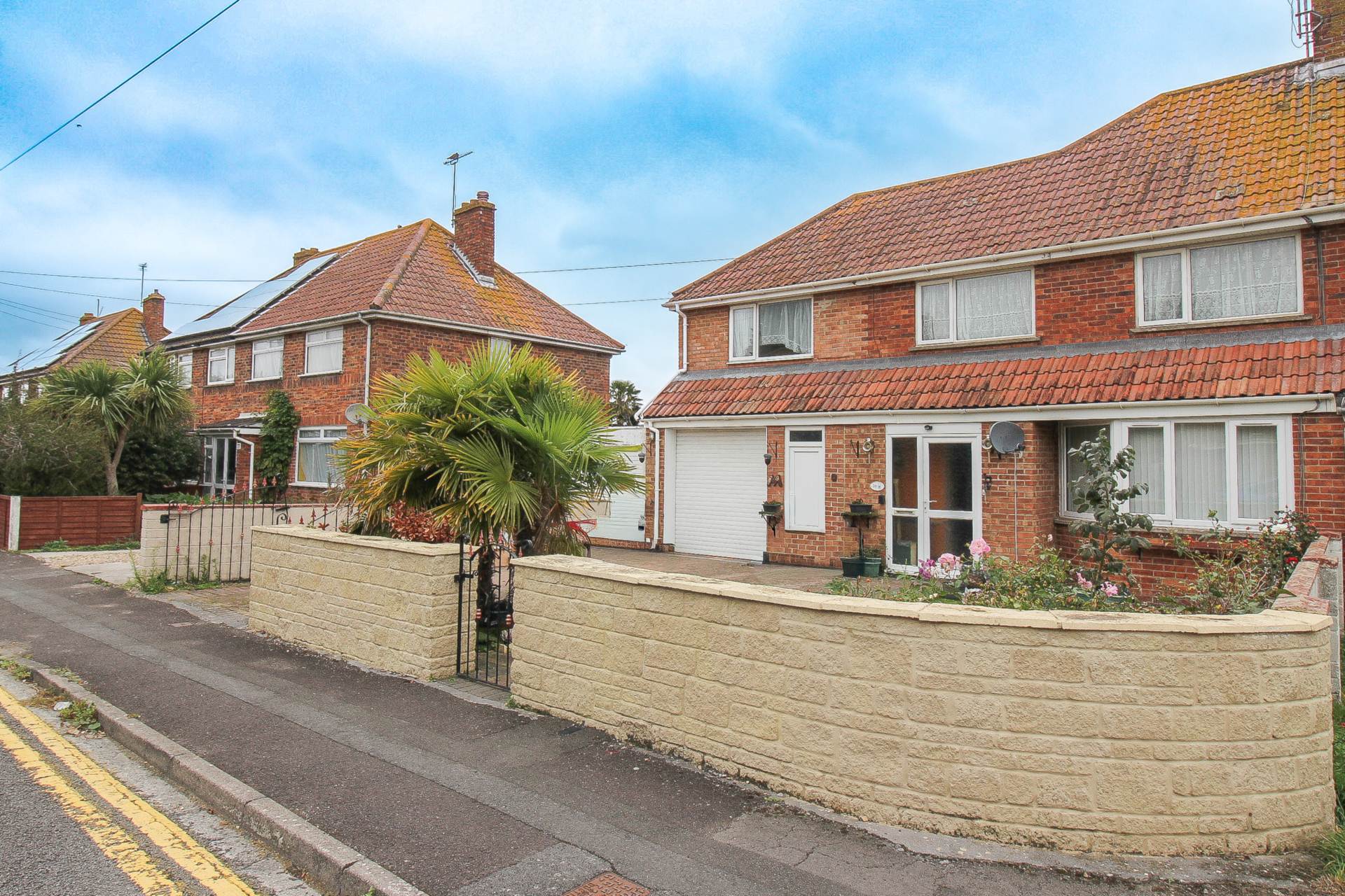 WSM**1600 SQ FT**4 BEDROOMS**3 RECEPTION AREAS**LARGE GARAGE/ELEC DOOR**, Image 1