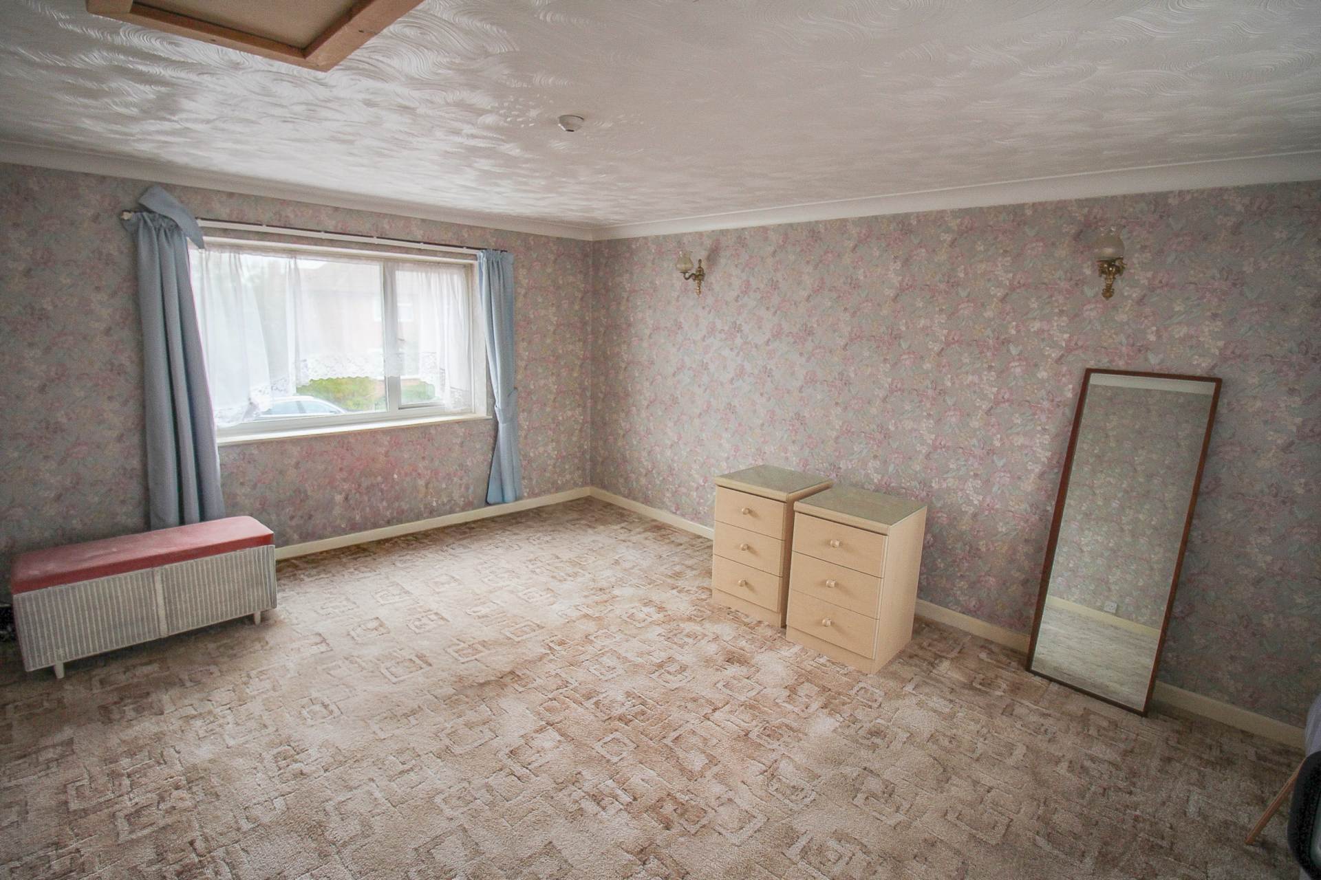WSM**1600 SQ FT**4 BEDROOMS**3 RECEPTION AREAS**LARGE GARAGE/ELEC DOOR**, Image 3