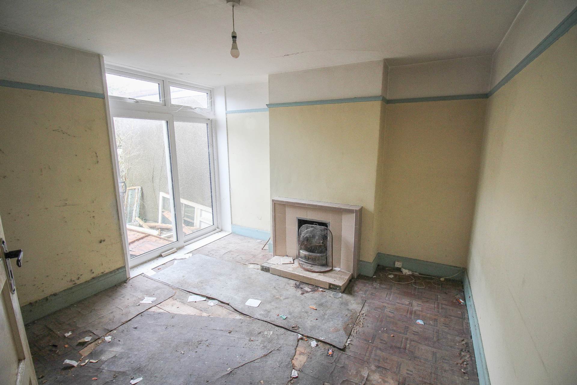 Priory Road**Updating Required**Good Size Garden**Two Reception Rooms**3 Bedrooms**, Image 3