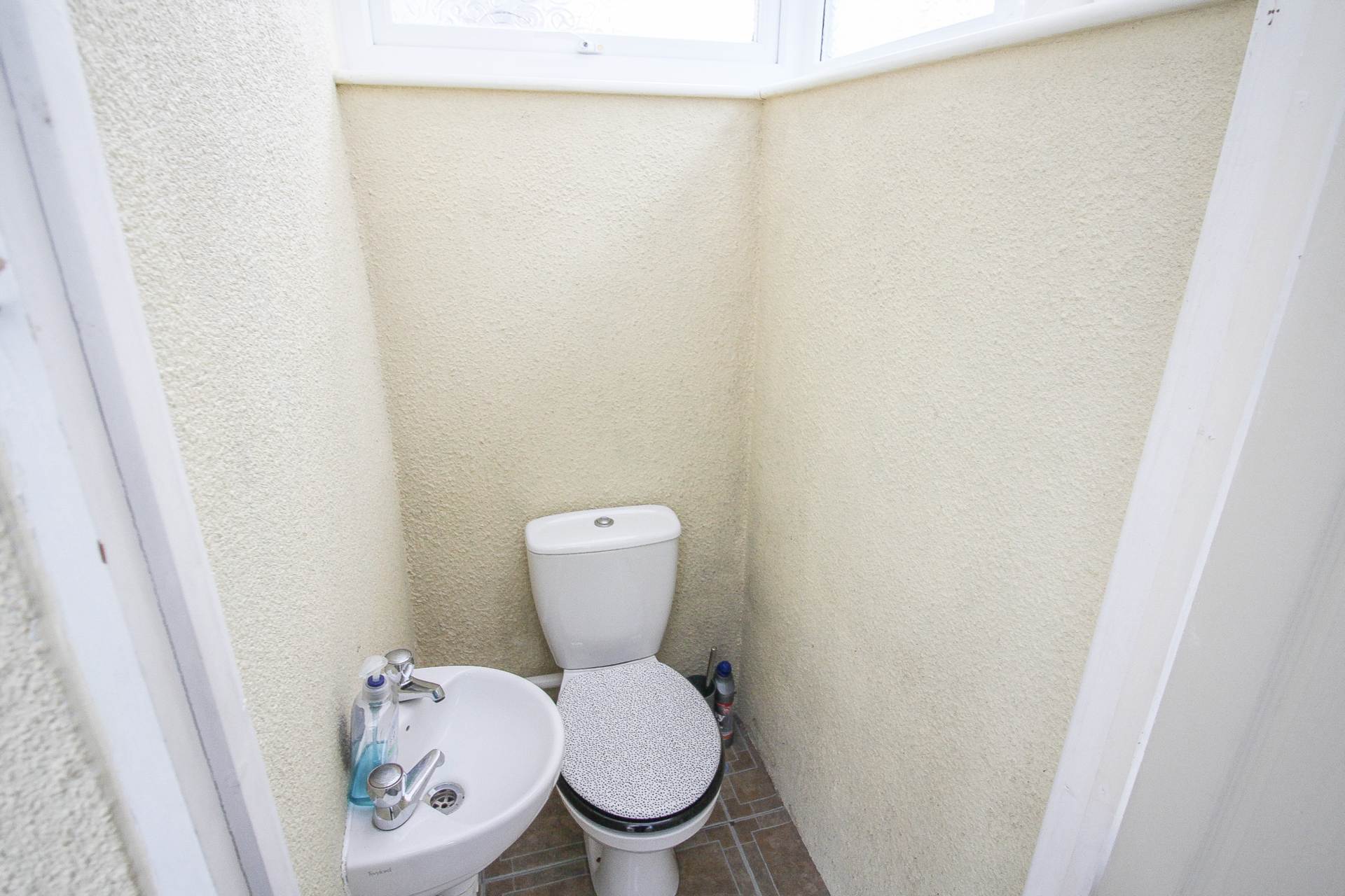 Beaconsfield Road**Two Bedroom House**Parking**Courtyard**Conservatory**Super Location**, Image 6