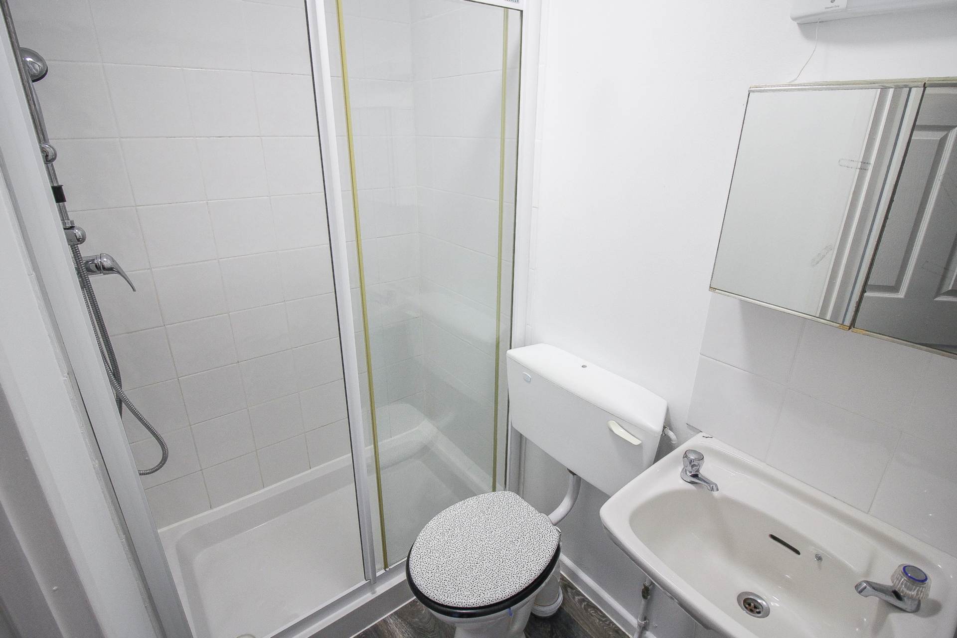 Beaconsfield Road**Two Bedroom House**Parking**Courtyard**Conservatory**Super Location**, Image 9