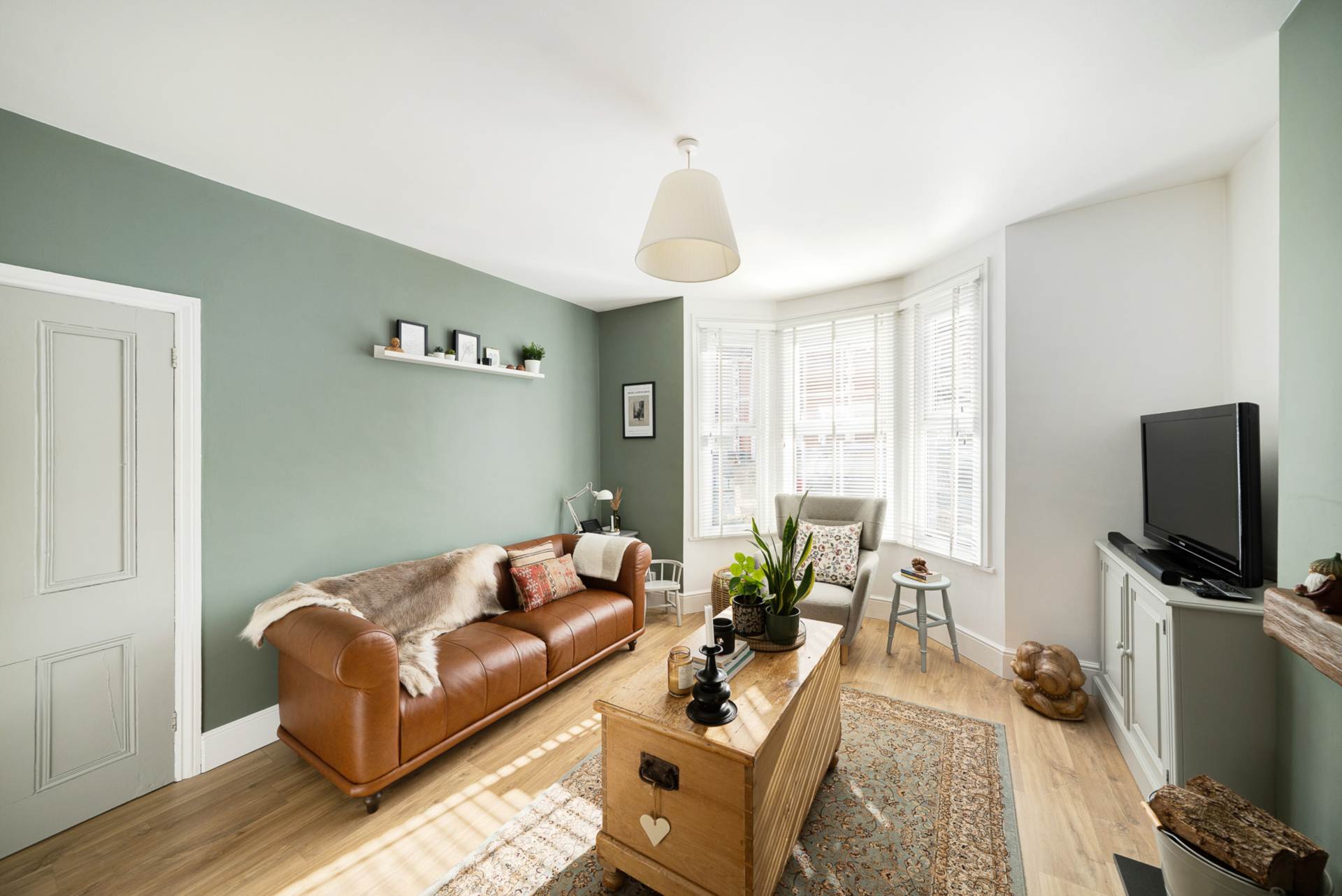 Newland Road**Beautifully Presented Throughout**100ft+ Garden**Three Bedrooms**, Image 4