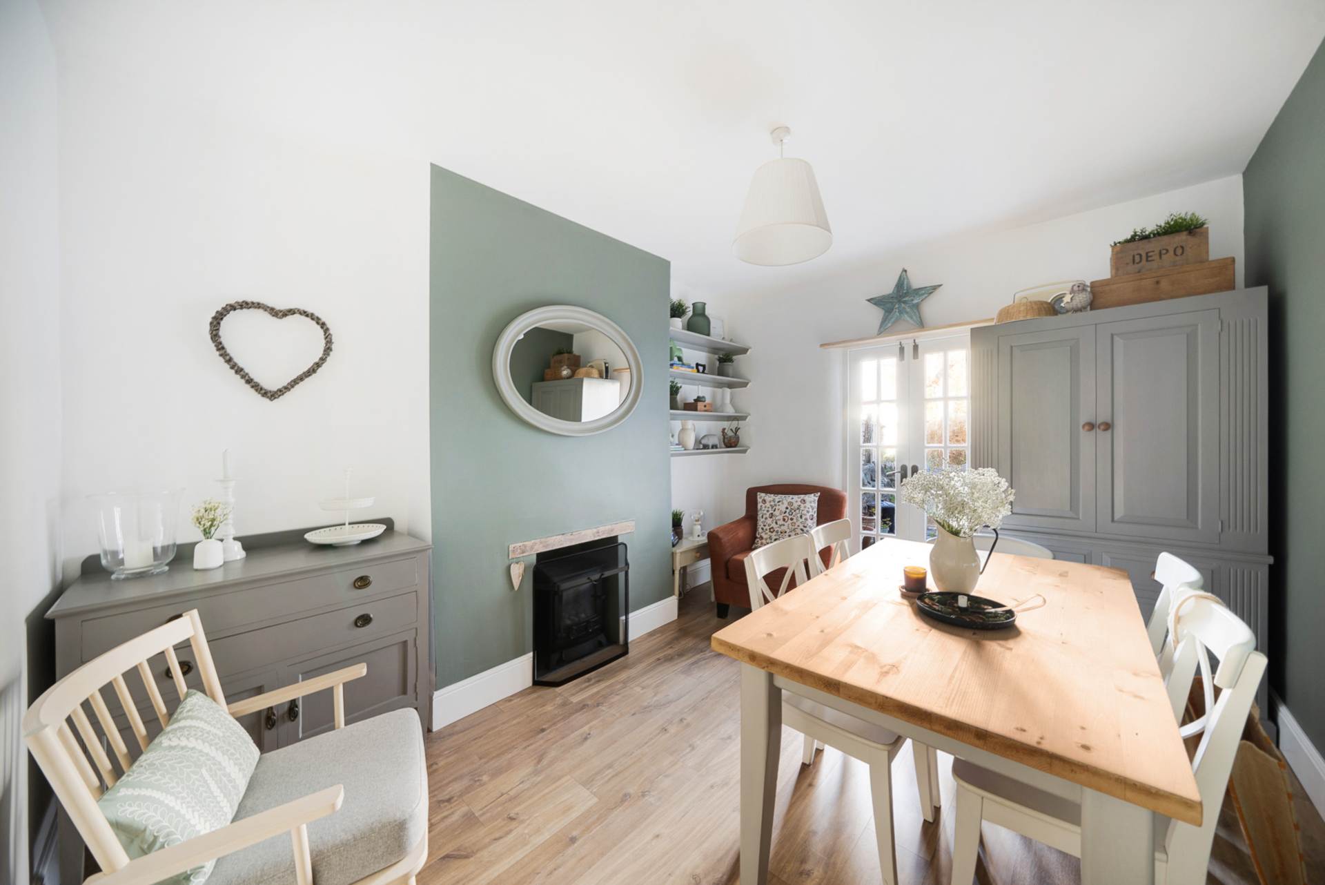 Newland Road**Beautifully Presented Throughout**100ft+ Garden**Three Bedrooms**, Image 5