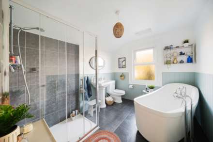 Newland Road**Beautifully Presented Throughout**100ft+ Garden**Three Bedrooms**, Image 14