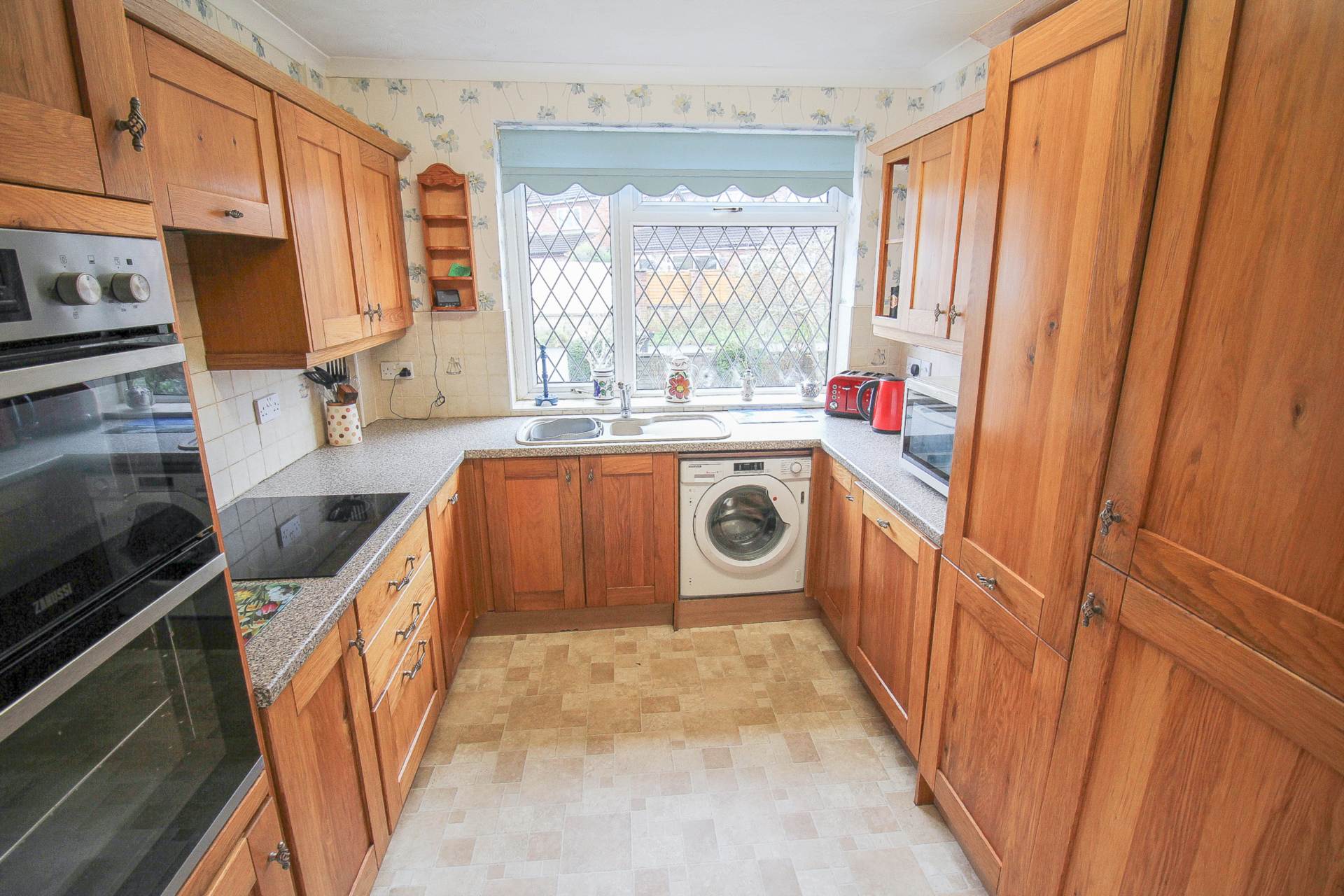 St George**Detached Bungalow**Two Double Bedrooms**South Facing Garden**, Image 6