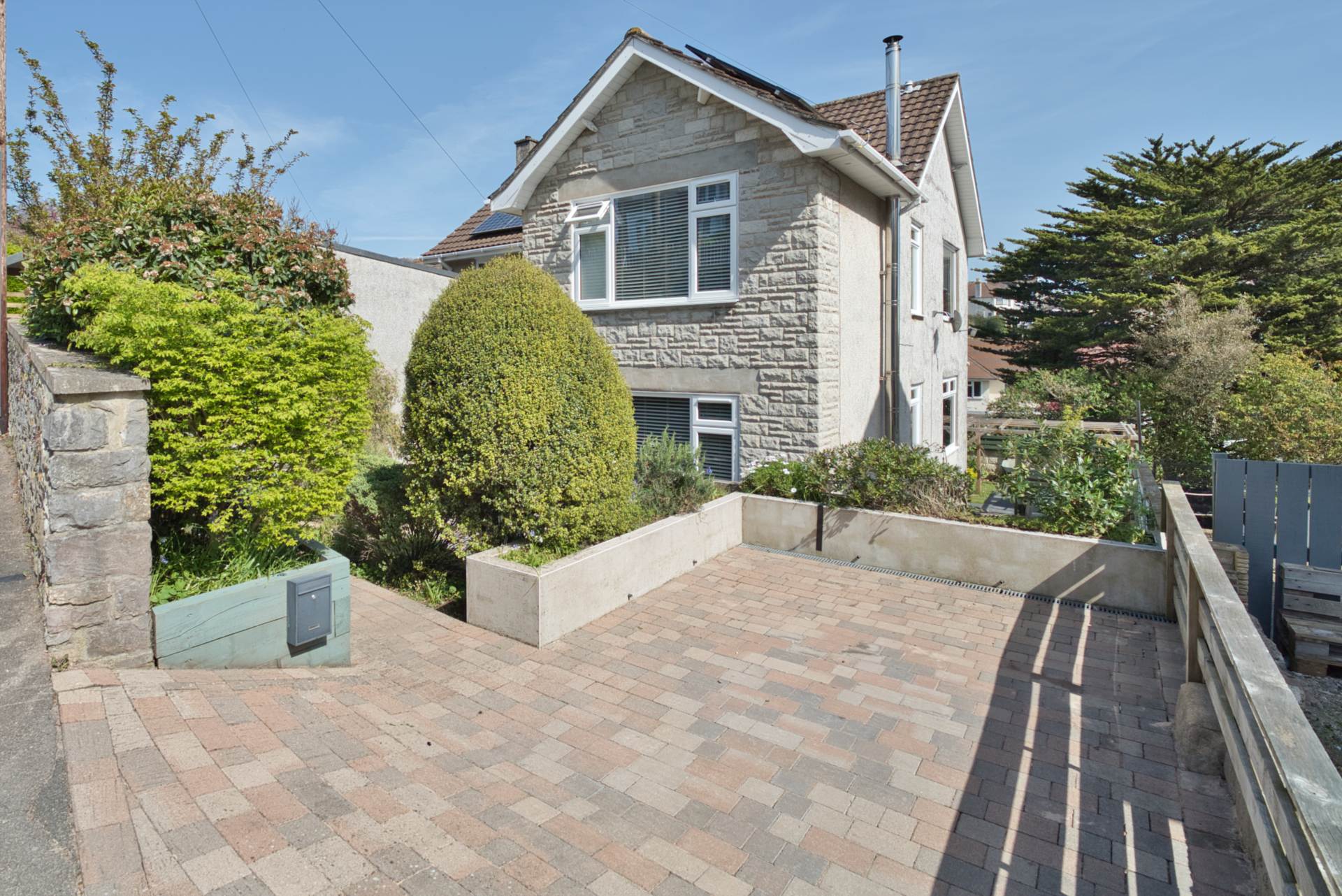 Manor Road**Light & Spacious Throughout**4 Bedrooms**Close to Town**, Image 1