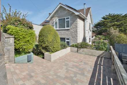 Manor Road**Light & Spacious Throughout**4 Bedrooms**Close to Town**