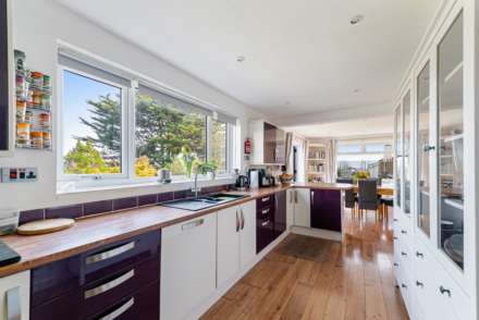 Manor Road**Light & Spacious Throughout**4 Bedrooms**Close to Town**, Image 17