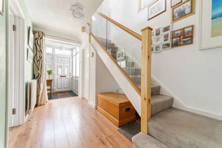 Manor Road**Light & Spacious Throughout**4 Bedrooms**Close to Town**, Image 6