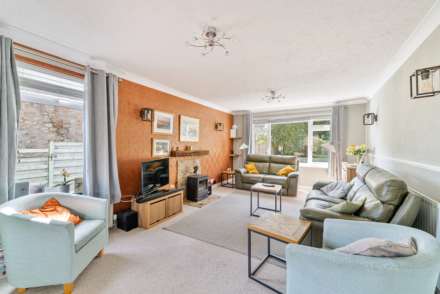 Manor Road**Light & Spacious Throughout**4 Bedrooms**Close to Town**, Image 9