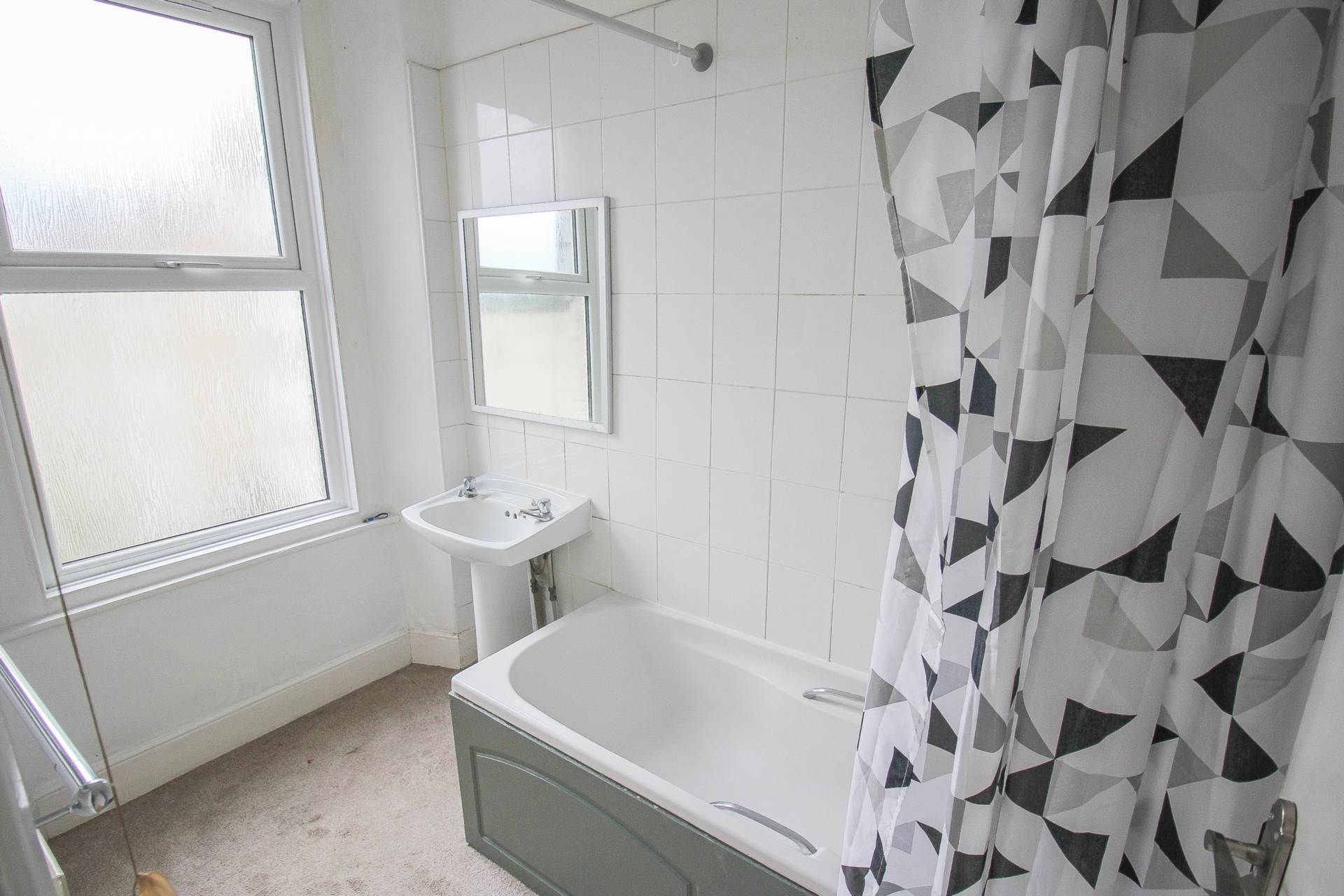 Central Location**Two Bedrooms**Office**A Little updating Required**Ideal Buy to Let**, Image 8