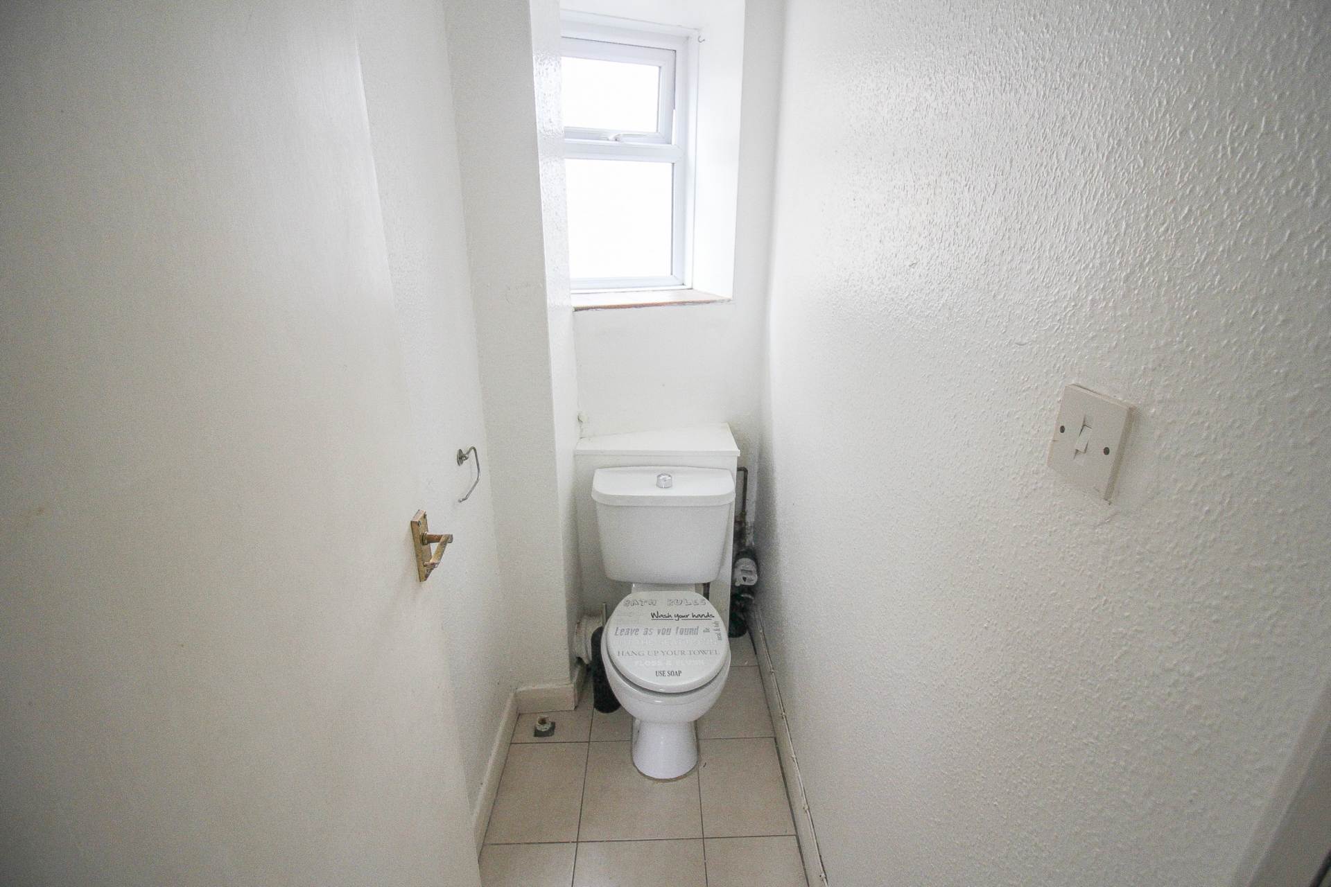 Central Location**Two Bedrooms**Office**A Little updating Required**Ideal Buy to Let**, Image 9