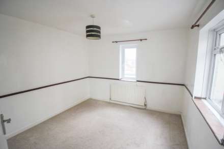 Central Location**Two Bedrooms**Office**A Little updating Required**Ideal Buy to Let**, Image 2