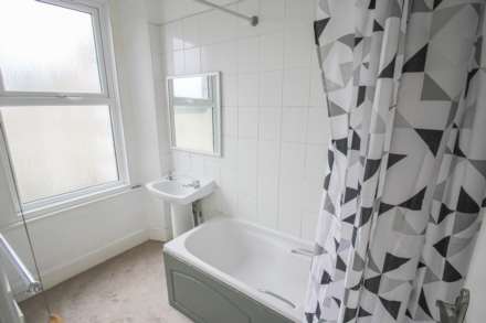 Central Location**Two Bedrooms**Office**A Little updating Required**Ideal Buy to Let**, Image 8