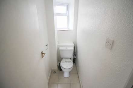 Central Location**Two Bedrooms**Office**A Little updating Required**Ideal Buy to Let**, Image 9