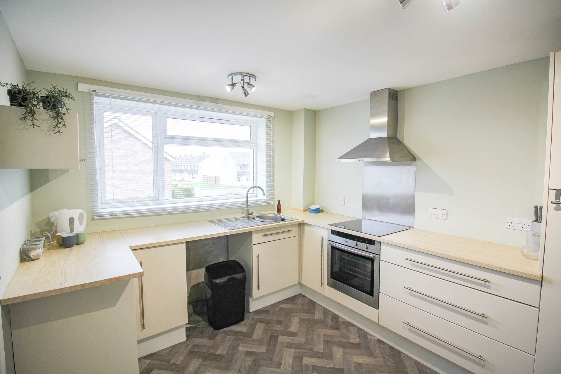 Weston Outskirts**Very Well Presented**Close to Hospital**Two Double Bedrooms**, Image 6