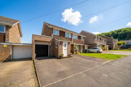 Manor Gardens, Kewstoke - Beautifully Presented & Extended Family Home