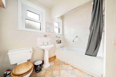 Weston super Mare**Substantial Period Property**4 Bedrooms**Two Garages**Close to Train Station**, Image 13