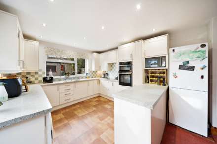 Weston super Mare**Substantial Period Property**4 Bedrooms**Two Garages**Close to Train Station**, Image 6