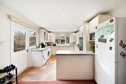 Weston super Mare**Substantial Period Property**4 Bedrooms**Two Garages**Close to Train Station**, Image 7