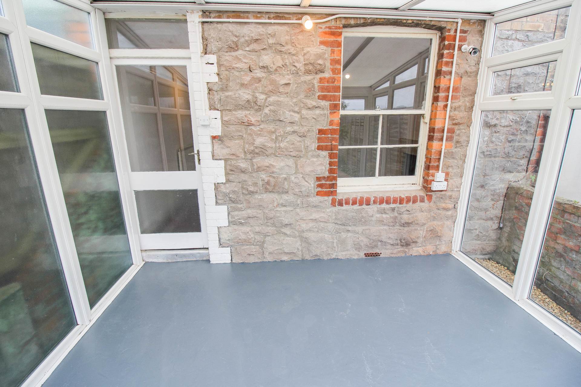 Charming Cottage**Two Bedrooms**Two Reception Rooms & Conseravtory**Sunny Garden**, Image 10