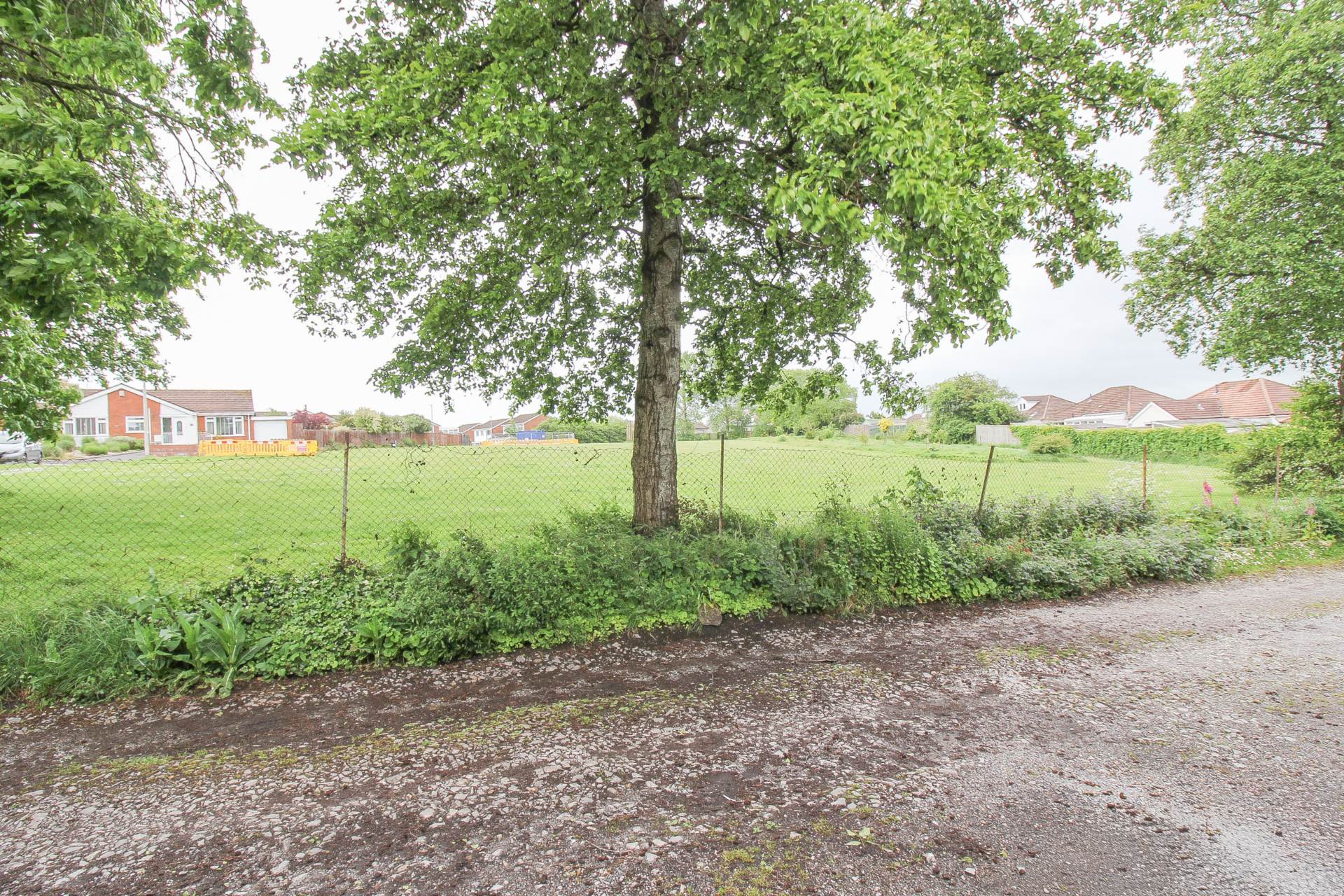 Charming Cottage**Two Bedrooms**Two Reception Rooms & Conseravtory**Sunny Garden**, Image 16