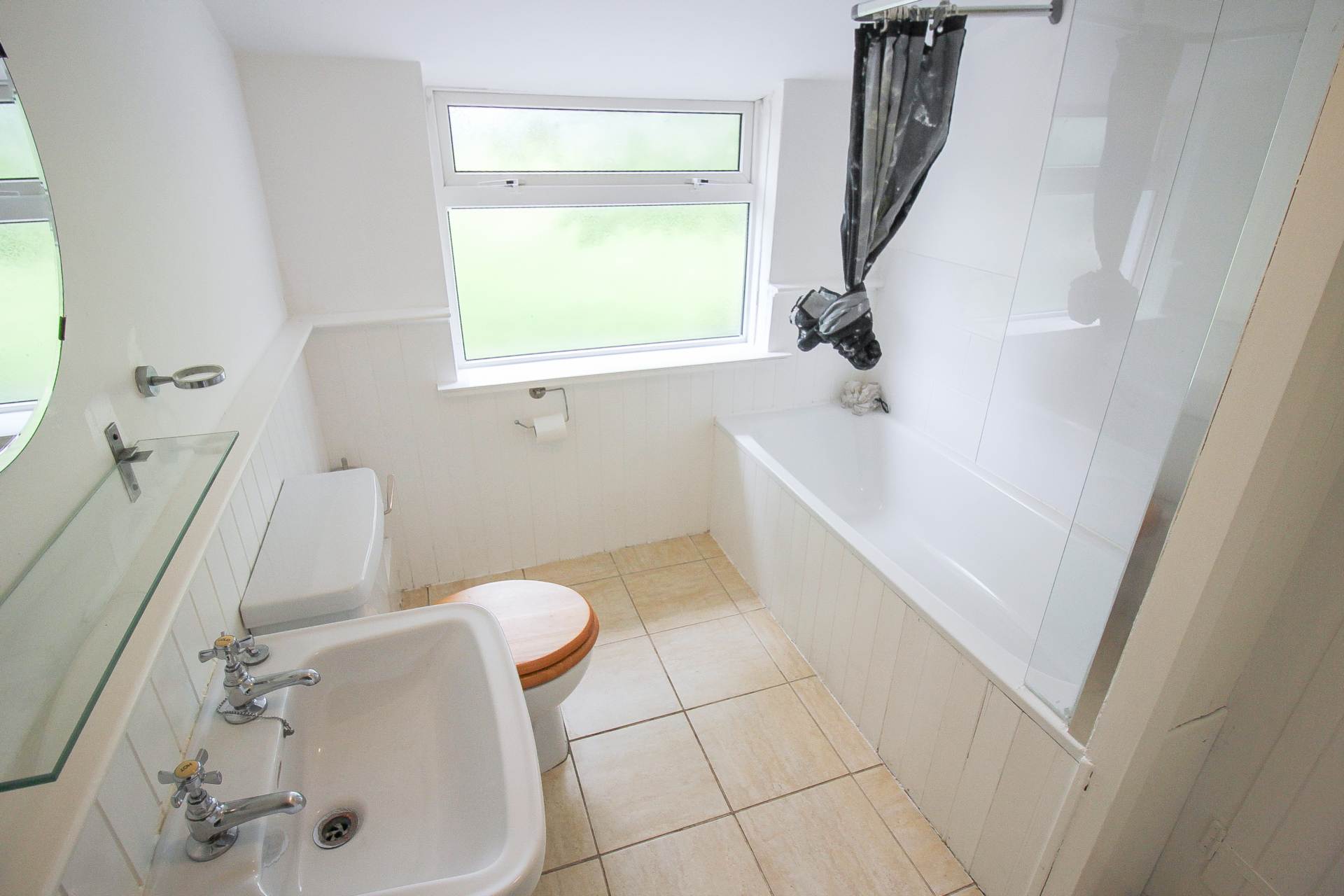 Charming Cottage**Two Bedrooms**Two Reception Rooms & Conseravtory**Sunny Garden**, Image 19