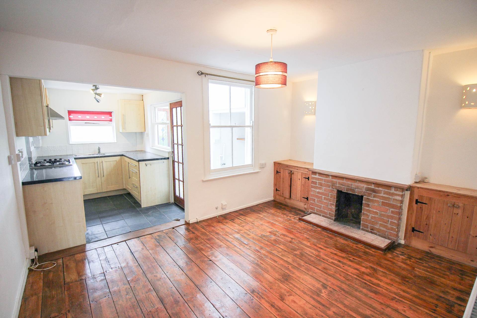 Charming Cottage**Two Bedrooms**Two Reception Rooms & Conseravtory**Sunny Garden**, Image 4