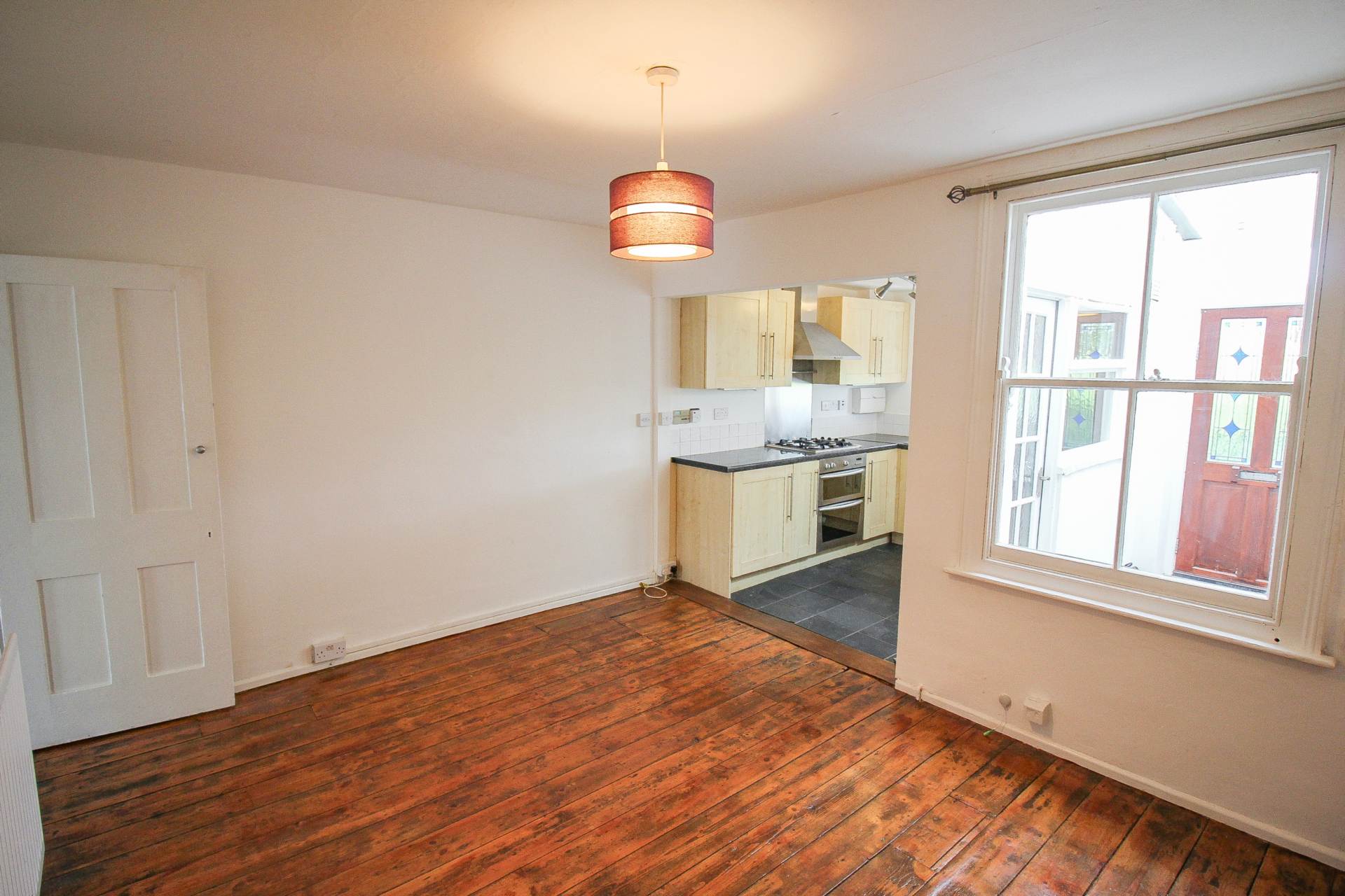 Charming Cottage**Two Bedrooms**Two Reception Rooms & Conseravtory**Sunny Garden**, Image 6