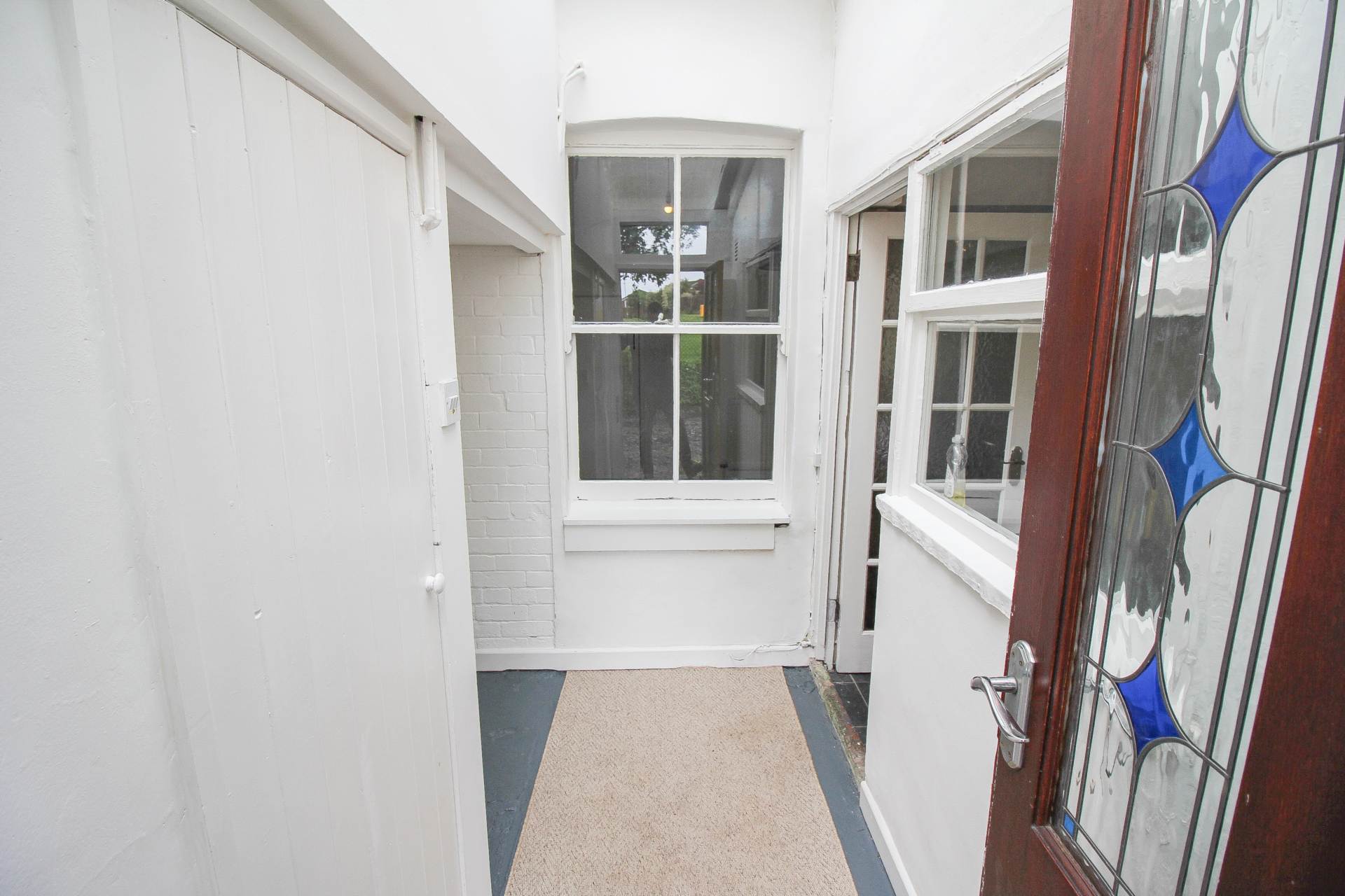 Charming Cottage**Two Bedrooms**Two Reception Rooms & Conseravtory**Sunny Garden**, Image 8