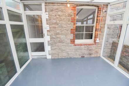 Charming Cottage**Two Bedrooms**Two Reception Rooms & Conseravtory**Sunny Garden**, Image 10