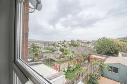 Charming Cottage**Two Bedrooms**Two Reception Rooms & Conseravtory**Sunny Garden**, Image 15