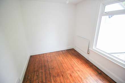 Charming Cottage**Two Bedrooms**Two Reception Rooms & Conseravtory**Sunny Garden**, Image 17