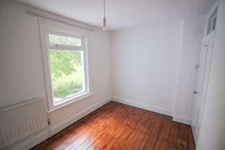Charming Cottage**Two Bedrooms**Two Reception Rooms & Conseravtory**Sunny Garden**, Image 18