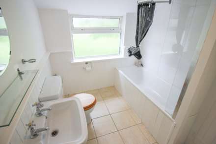 Charming Cottage**Two Bedrooms**Two Reception Rooms & Conseravtory**Sunny Garden**, Image 19