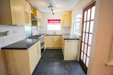 Charming Cottage**Two Bedrooms**Two Reception Rooms & Conseravtory**Sunny Garden**, Image 5
