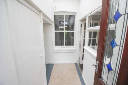 Charming Cottage**Two Bedrooms**Two Reception Rooms & Conseravtory**Sunny Garden**, Image 8