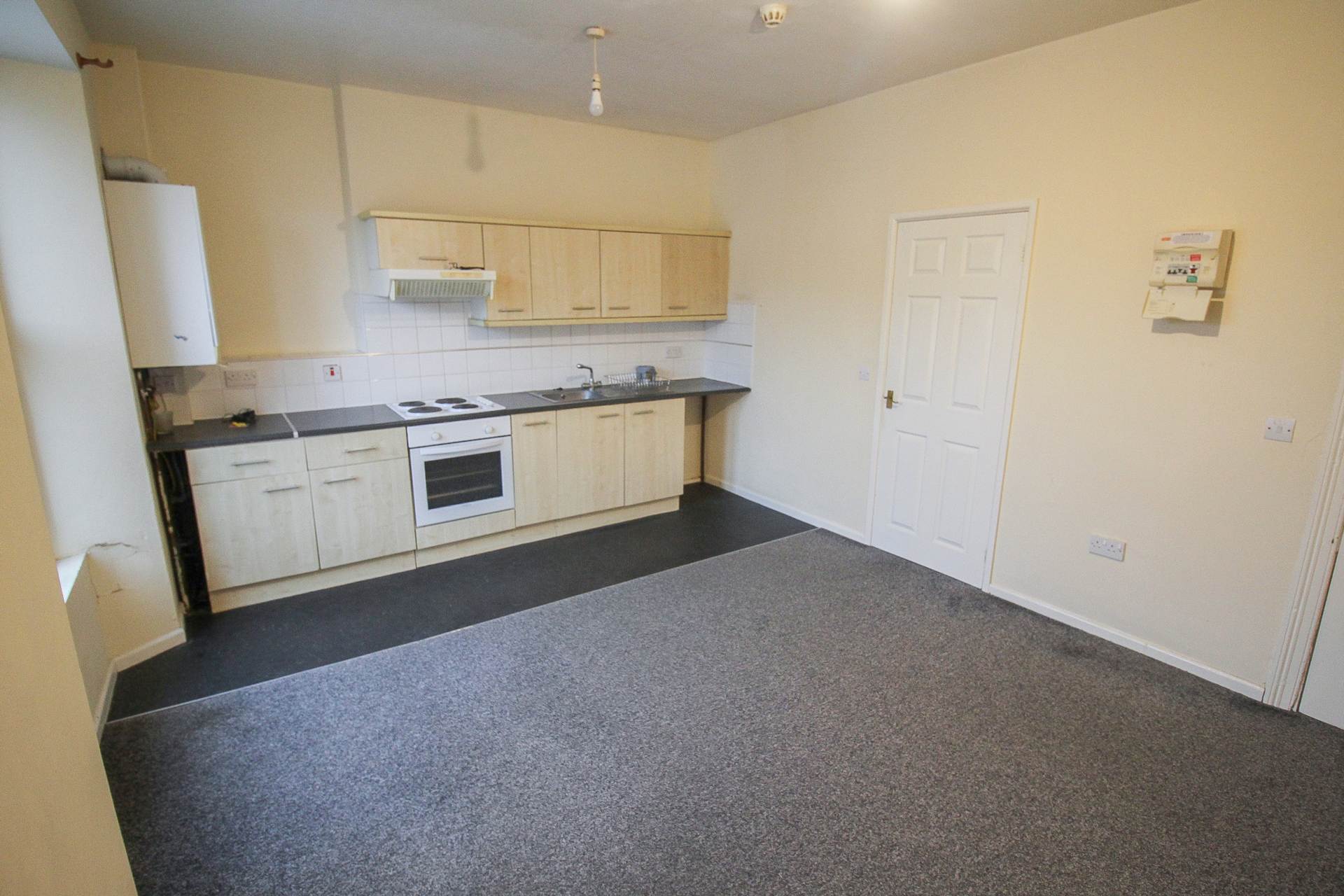 Central Location**Ideal Buy to Let/First Time Buy**Bedroom with En Suite Shower**, Image 3