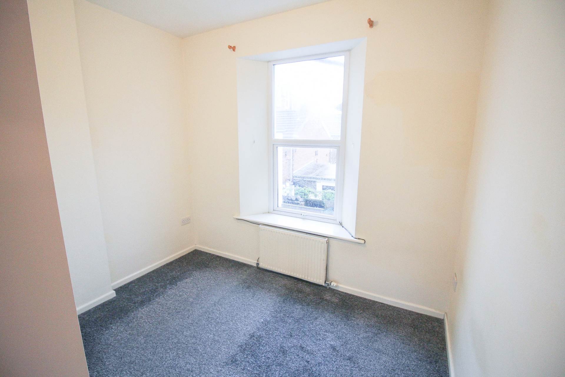 Central Location**Ideal Buy to Let/First Time Buy**Bedroom with En Suite Shower**, Image 4