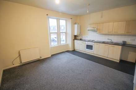 Central Location**Ideal Buy to Let/First Time Buy**Bedroom with En Suite Shower**, Image 2